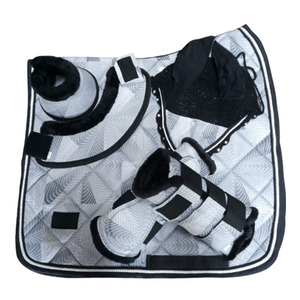 Ensemble de tapis de selle pour cheval en polycoton durable, matelassé à paillettes, avec bottes et bonnet d'oreille assortis, accessoires d'équitation de luxe - Product Image 1
