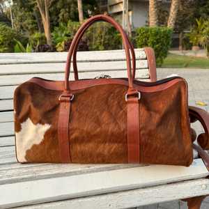 Sac de voyage en cuir de vache véritable avec poils, fermeture éclair, sac de week-end portable, grande capacité, bagage à main LHDB-0131 - Product Image 1