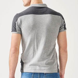 เสื้อโปโลผู้ชายแบบสั่งทำสำหรับฤดูร้อน สีพื้น แขนสั้น กันยับ สไตล์กอล์ฟ โรงงาน OEM ขายส่ง - Product Image 2