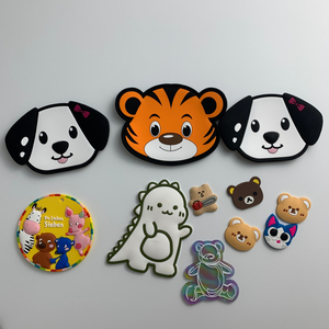 Écussons gaufrés personnalisés avec logo, badges 3D en relief, fournisseur OEM de vêtements - Product Image 2