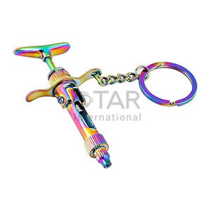 Llavero con Colgante de Jeringa Aspiradora Multicolor de Titanio, Miniatura, Regalo Médico para Doctores, Enfermeras, Estudiantes de Medicina - Product Image 1