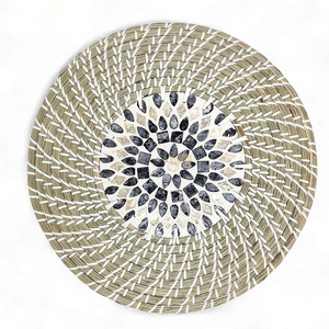 Set de table en jonc de mer tressé avec nacre, écologique, coloré - Product Image 4