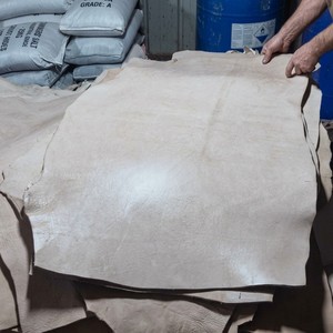 Cuir de buffle de première qualité, demi-peaux, tanné végétal naturel, grain plein, stock de tannerie pour la fabrication de ceintures, sacs et outils - Product Image 4