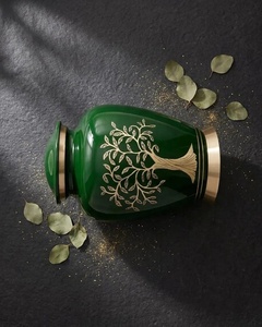 Urne funéraire en métal vert émeraude avec motif Arbre de Vie, bordure dorée, couvercle bombé et détails commémoratifs faits à la main - Product Image 5