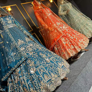 Robe de créateur Lehenga Choli avec un travail lourd et riche et de magnifiques pierres Jarkan, idéale pour les mariages et les tenues de soirée - Product Image 1