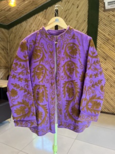 Blouson bomber brodé à la main unisexe |   Coton tricoté brodé de fleurs violettes pour l'automne/hiver |   Écologique Bohème Ethnique - Product Image 6