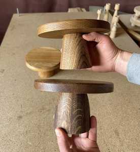 Bandeja de Madera Rústica Hecha a Mano con Base de Pedestal para Eventos de Boda, Panadería y Decoración de Mesa - Product Image 1