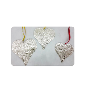 Elegantes Adornos Colgantes de Corazón de Metal Texturizado, Bronce Rústico Dorado, Ecológicos, Decorativos, en Varios Tamaños para San Valentín y Festividades - Product Image 5