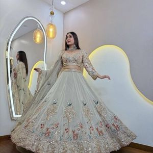 Lehenga Choli de Seda Rangoli Premium, Bordado con Trabajo de Corte y Lentejuelas, para Bodas y Fiestas, Semi-Confeccionado - Product Image 2