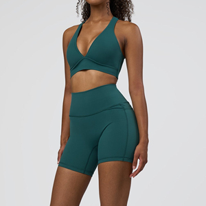 Conjunto Deportivo para Mujer con Sujetador Deportivo Cruzado con Escote en V Profundo, Shorts de Cintura Alta sin Costuras, Color Sólido, Transpirable y de Secado Rápido para Yoga y Fitness - Product Image 3