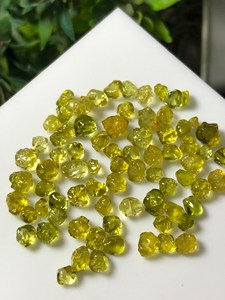 Diopside vert naturel brut, pierres précieuses brutes vert olive, cristaux bruts, pierres en vrac pour la fabrication de bijoux, fournisseur en gros - Product Image 6
