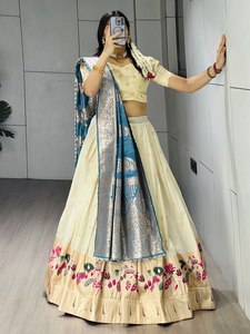 Élégant Lehenga Choli en soie Paithani avec broderie Zari et dupatta en soie satinée – Tenue traditionnelle pour les fêtes - Product Image 2