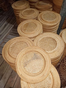Plateau décoratif rond en rotin de 16 pouces, fait main, en osier, pour la présentation sur les tables d'hôtels et de restaurants - Product Image 6