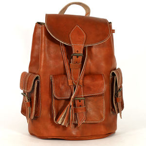 Sac à dos Biyadina Premium en cuir véritable rouge vintage pour hommes, fait à la main, fermeture à glissière élégante, fabriqué par des artisans experts. - Product Image 1