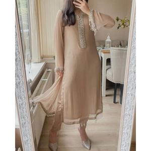 Ensemble Salwar Kameez Moderne en Faux Georgette Fantaisie avec Broderie de Perles Réelle Faite à la Main et Dupatta Réversible pour Mariage et Diwali - Product Image 1