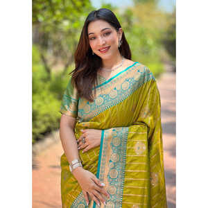 Écharpe en soie douce Elite Weaves, vert et rose, style sari, avec contraste Zari tissé, élégante pour les occasions festives - Product Image 2