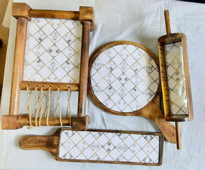 Ensemble de 4 plateaux de service en bois naturel, élégants et polyvalents, plateaux de service pour les fêtes, plateaux à charcuterie, ensemble de service pour la maison et la cuisine - Product Image 2