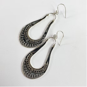 Pendientes Colgantes de Plata Oxidada 925 con Marco Abierto en Forma de Lágrima, Borde Texturizado Vintage, Joyería para Mujer, Regalo para Ocasiones Especiales - Product Image 3