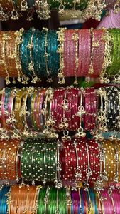Bracelets en verre kashmiri colorés à bas prix, bijoux traditionnels indiens et pakistanais faits à la main pour femmes, ensembles de bijoux de mariage et de fête. - Product Image 3