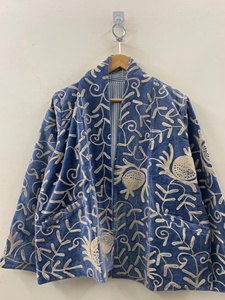 เสื้อแจ็คเก็ตผ้าฝ้ายซูซานีทำมือจากอินเดีย สีเทา ปักลายดอกไม้ ผ้ากำมะหยี่ แจ็คเก็ตซูซานีสไตล์วินเทจ เสื้อโค้ทงานฝีมือ ของขวัญสำหรับเธอ - Product Image 3