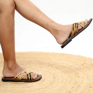 รองเท้าแตะหนังวัวแท้สำหรับผู้หญิงดีไซน์วินเทจคุณภาพสูงสำหรับกลางแจ้ง - Product Image 4