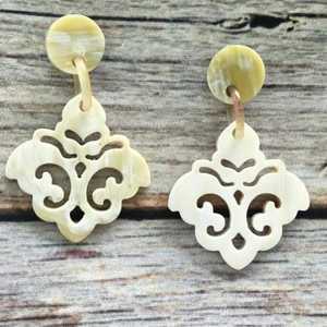 Pendientes Geométricos de Cuerno de Búfalo, Ecológicos, Hechos a Mano, Forma Natural, Patrón de Caparazón de Tortuga, Pulidos, Diseño Moderno, MN EXPORTS - Product Image 6