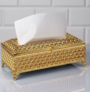 Caja de pañuelos geométrica de metal dorado con diseño hueco para un aspecto sofisticado, para una decoración del hogar coordinada, disponible a precios de mayorista. - Product Image 1