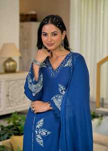 Ensemble Kurta d'été élégant en coton bleu royal premium 60x60 avec appliques brodées, pantalon et dupatta assortis pour femmes, vêtements ethniques - Product Image 4