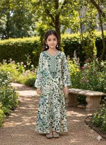 Jalabiya de Lujo para Niñas – Vestido Largo Bordado en Verde Salvia y Blanco con Inspiración Natural para Bodas, Eid y Celebraciones Especiales - Product Image 3