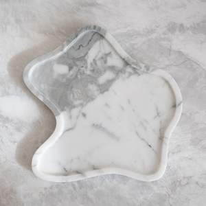 Plateau de service moderne en marbre avec bords surélevés pour un transport sûr des boissons, des cocktails et des apéritifs lors de fêtes - Product Image 3