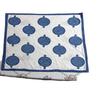 Serviettes de table en coton écologiques - Douces et absorbantes, réutilisables pour les repas - Product Image 1