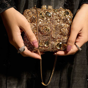 Bolsos de Mano Portátiles de Alta Calidad para Mujer, con Borla y Botón de Perlas - Hechos en Pakistán - Product Image 3