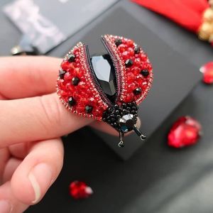 Broche de Cuentas Hecho a Mano por Diseñadores con Elegantes Patrones Bordados para Vestidos de Boda y Festivos - Product Image 6