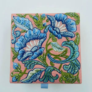 Magnifique boîte de rangement pour bijoux en coton, brodée à la main et perlée, couleur personnalisable, cadeau promotionnel, usage quotidien, forme sur mesure - Product Image 1