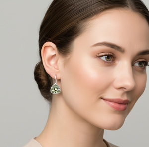 Boucles d'oreilles en argent 925 en forme de trilobes avec améthyste verte pour un usage quotidien au bureau - Product Image 5