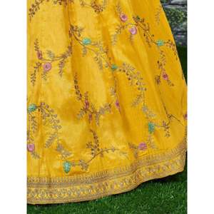 Lehenga Choli de Seda de Morera Bordado en Amarillo para Boda - Product Image 3