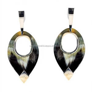 Boucles d'oreilles en buffle de style vintage fait à la main en os de corne d'origine éthique Bijoux naturels à la mode - Product Image 1