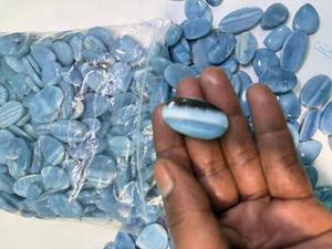 โอปอลสีน้ำเงินธรรมชาติทำมือ รูปทรงคาโบชอง อัญมณีสีน้ำเงินสำหรับทำเครื่องประดับ คริสตัลหินกึ่งมีค่า อัญมณีเม็ดเดี่ยว - Product Image 4