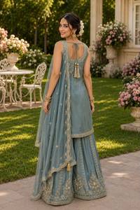 Ensemble de costume palazzo 3 pièces en soie Simar de qualité supérieure Rudangi Veronica |   Haut brodé de sequins, de diamants et de perles avec pantalon palazzo et châle - Product Image 6