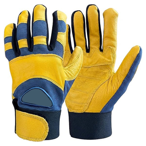 Gants de manipulation de tronçonneuse en cuir grainé jaune, avec panneaux articulés en tissu flexible bleu, équipement durable pour les opérations forestières, vente en gros - Product Image 1