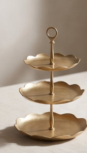 Soporte para Pasteles de Metal Dorado de 3 Niveles Multifuncional con Diseño Festoneado y Asa en Forma de Lazo, Soporte para Exhibición de Pasteles para el Té de la Tarde - Product Image 2