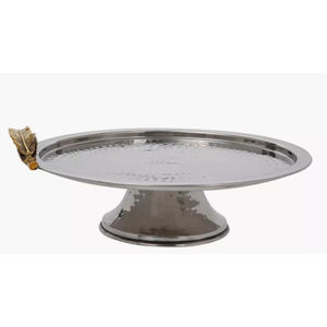 Support à gâteau classique en acier inoxydable martelé à la main avec poignée décorative en feuille d'or pour la présentation sur table lors de mariages et de fêtes - Product Image 1