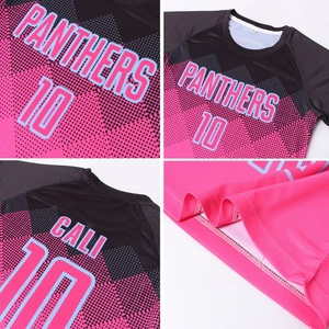 Uniforme de football pour hommes imprimé 100% polyester extensible, sans couture, antibactérien, respirant, faible MOQ, fabrication professionnelle, prix abordable - Product Image 3