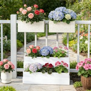 Set di 2 Vasi Bianchi Sospesi per Fiori, Fioriere da Ringhiera, Solo Vasi Inclusi - Product Image 1