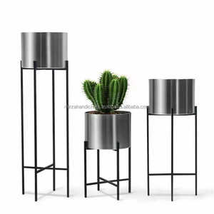 Pot de cache-pot en métal gris et cuivre fait à la main avec support décoratif pour jardinière d'intérieur - Product Image 6