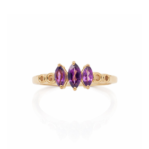 แหวนเงินแท้ 925 ประดับโรโดไลต์การ์เนตทรงมาร์คีส์สามเม็ด ดีไซน์วงแหวนแฟนซี ชุบทอง 1 ไมครอน และโรเดียม แหวนดีไซน์เนอร์ - Product Image 3