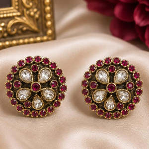 Boucles d'oreilles ethniques à fleurs en or blanc et or rose avec perle émeraude et pierres autrichiennes - Product Image 1