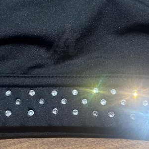 บราออกกำลังกายคุณภาพสูง สายปรับได้ รองรับดีเยี่ยม พร้อมโลโก้ด้านหน้า ออกแบบมาเพื่อการเล่นโยคะ ให้ความสบายในการเคลื่อนไหว - Product Image 4