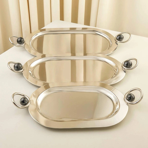 Plateau de service élégant en métal argenté avec poignées perlées et forme ovale, idéal pour une décoration intérieure sophistiquée et le service de table - Product Image 6