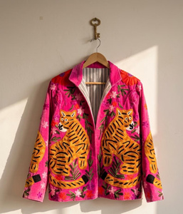 Veste en velours brodée Suzani faite à la main, manteau d'hiver bohème, vêtement ethnique traditionnel à fleurs, veste courte, tenue d'anniversaire - Product Image 4